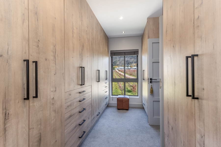 4 Bedroom Property for Sale in Lemoenkloof Western Cape